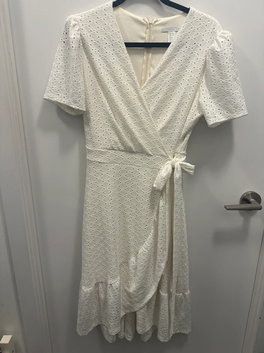 *Like new* Ladies White Eyelet Wrap Dress