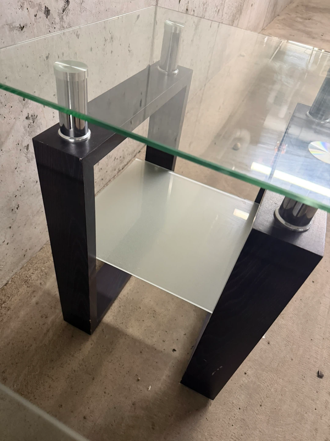 Set of 2 Glass and Dark Wood Side Tables - photo 5