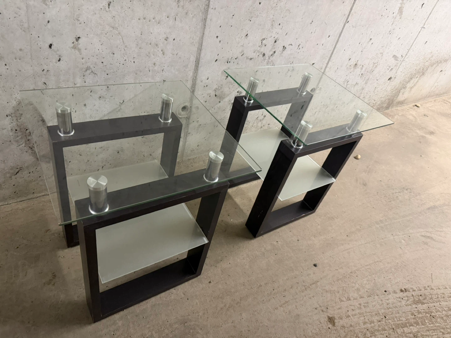 Set of 2 Glass and Dark Wood Side Tables - photo 2