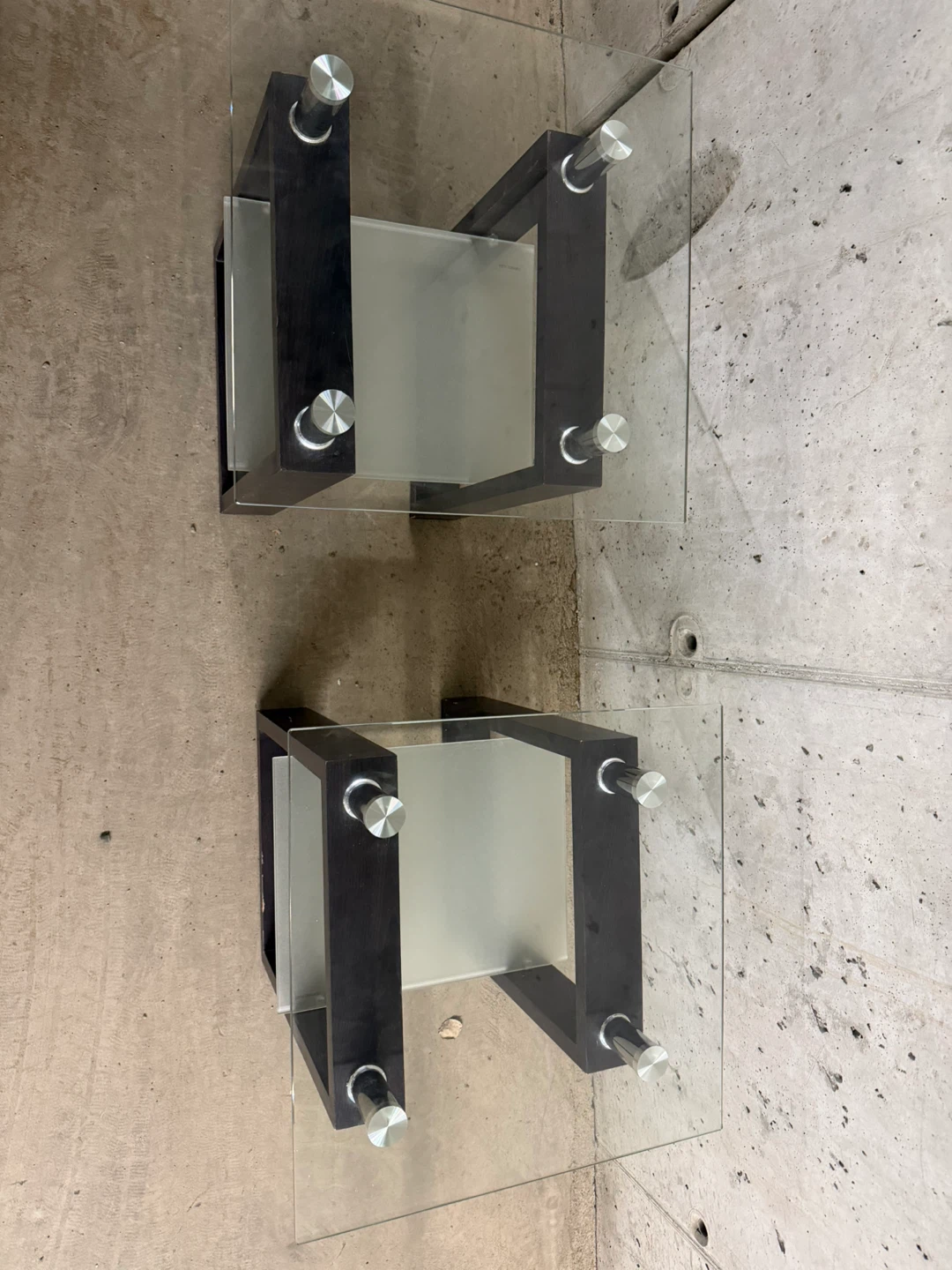 Set of 2 Glass and Dark Wood Side Tables - photo 3