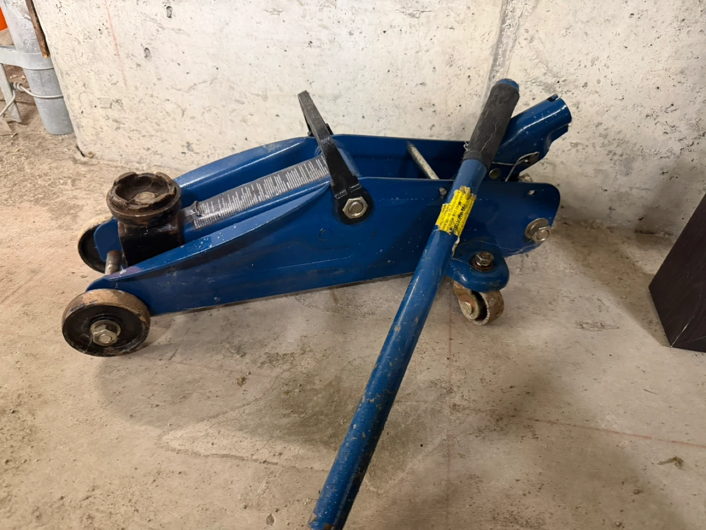 Blue Hydraulic Floor Jack