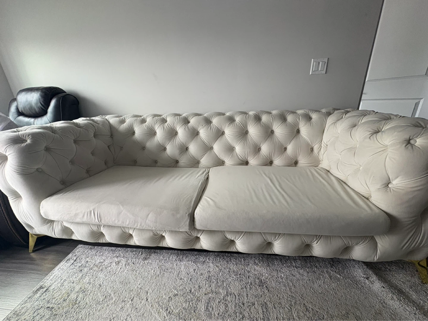 White Velvet Tufted Chesterfield Sofa - photo 2