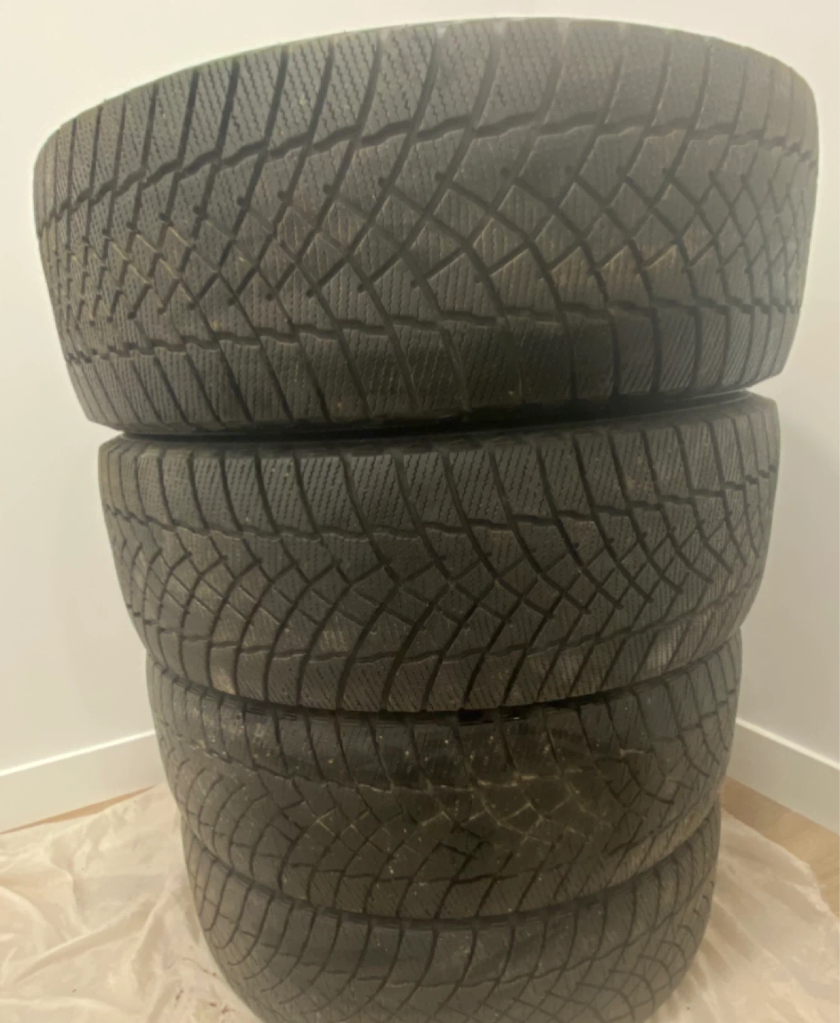 4 x Winter Edge 225/65R16 Tires