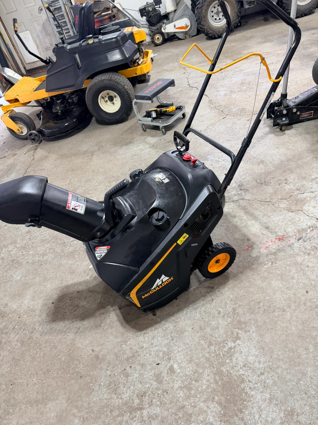 Fully Serviced Snowblower – Runs Like New ❄️🔥