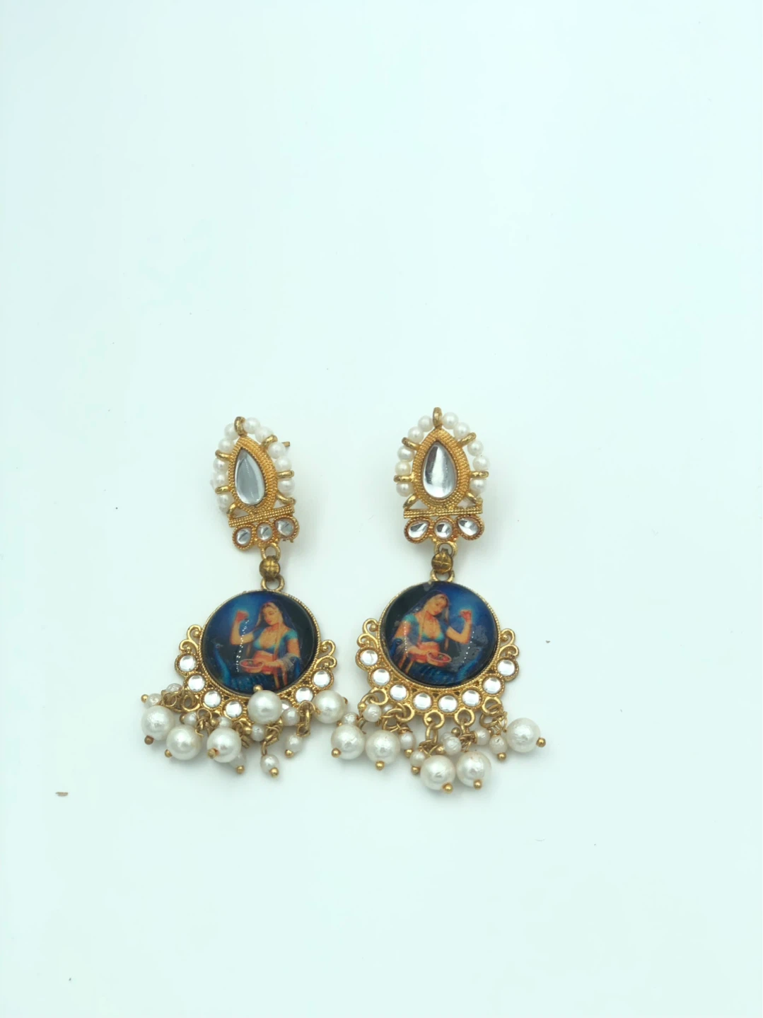 Round Dangle Earrings with Figure Design and Pearls