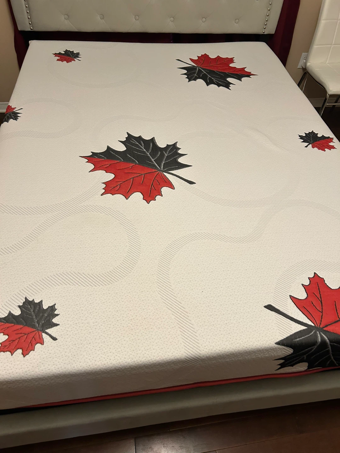 Queen Size Mattress with Maple Leaf Design - photo 3
