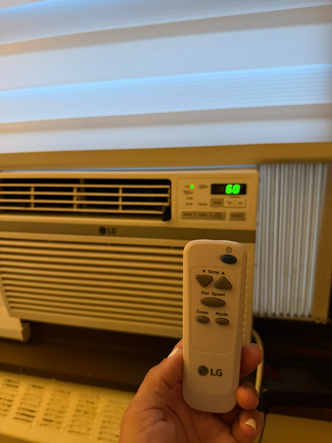 LG Window Air Conditioner w/ Remote – Ice Cold – Works Perfect