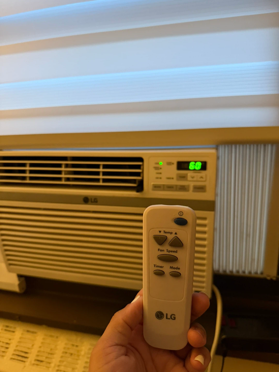 LG Window Air Conditioner w/ Remote – Ice Cold – Works Perfect - photo 5