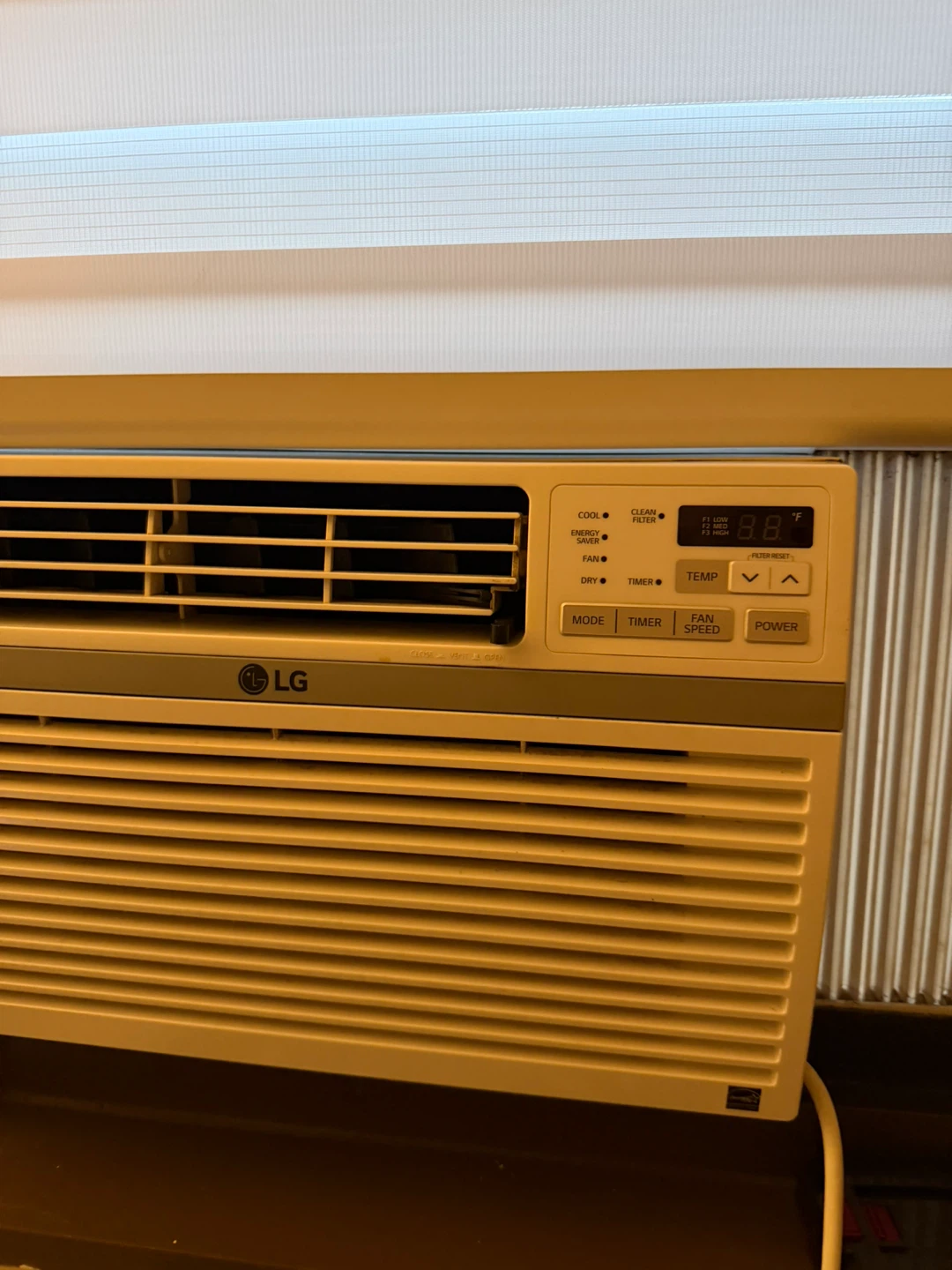 LG Window Air Conditioner w/ Remote – Ice Cold – Works Perfect - photo 4