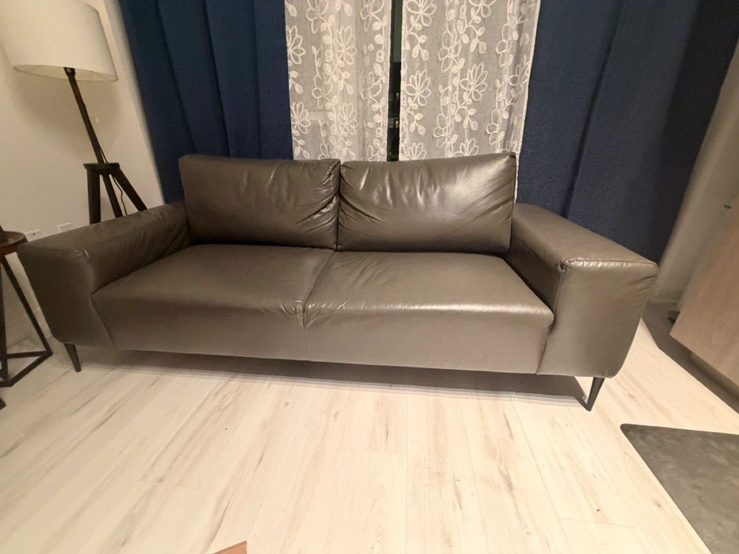 Contemporary 3 seater sofa - photo 3