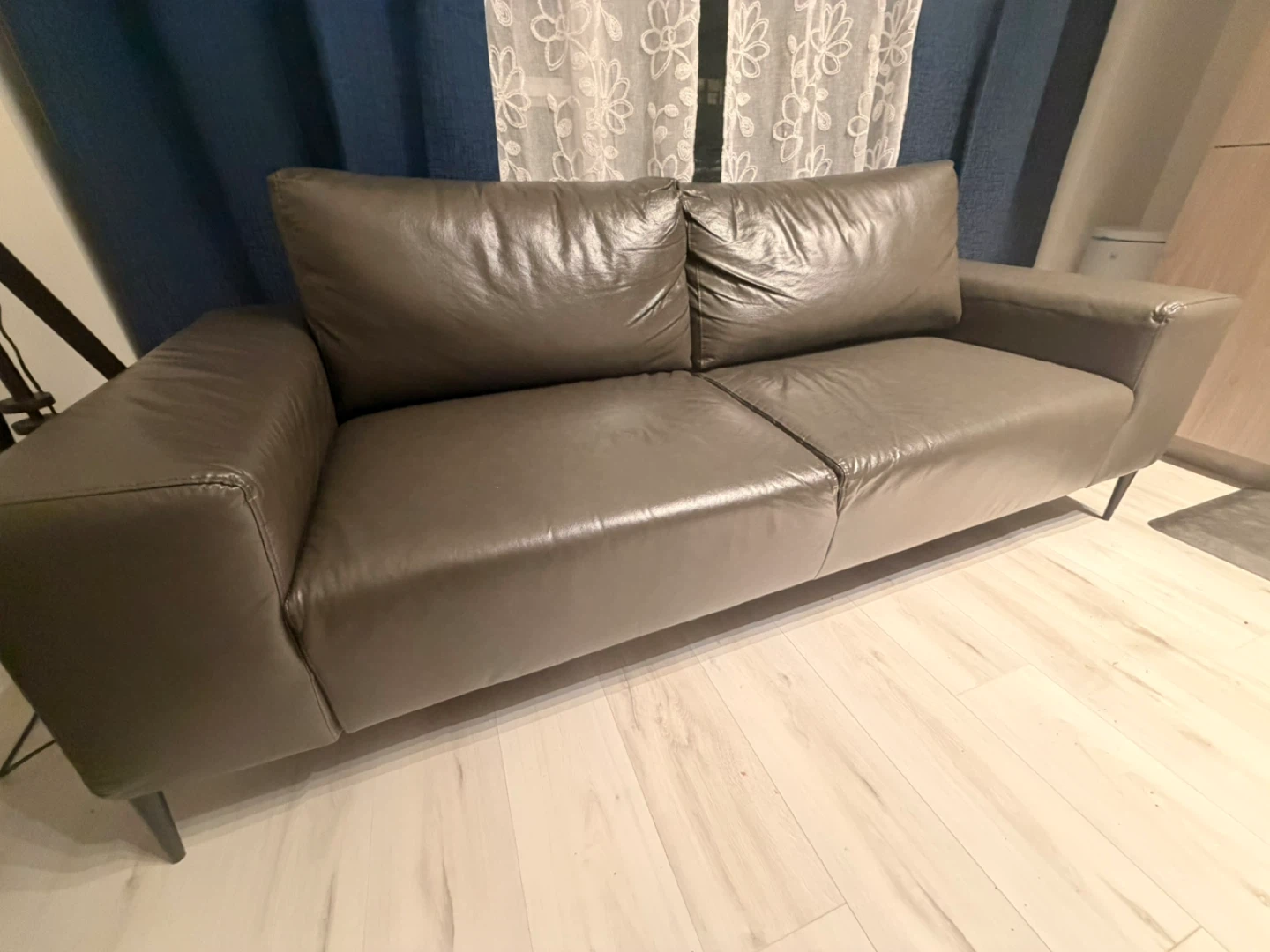 Contemporary 3 seater sofa - photo 4