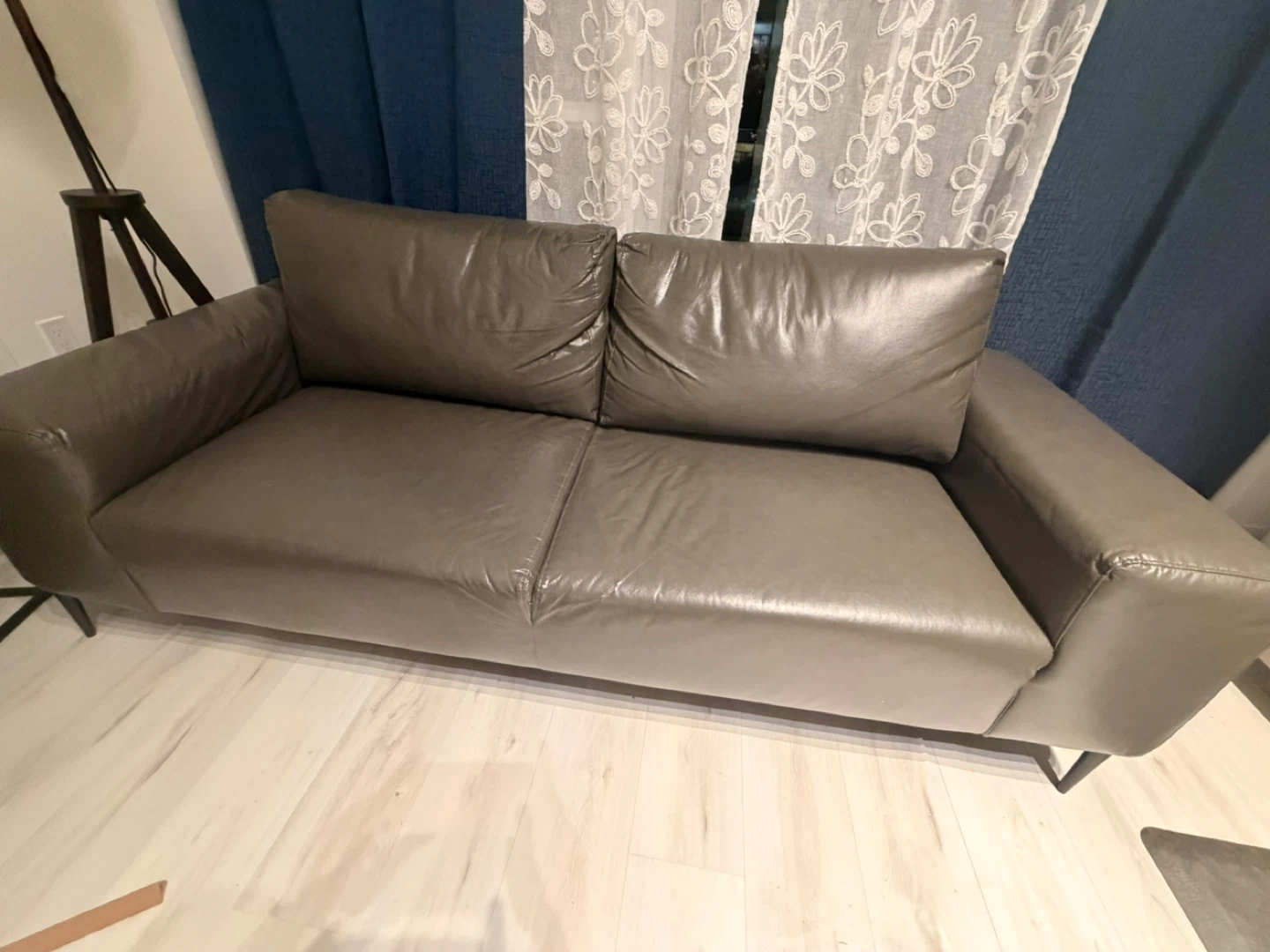 Contemporary 3 seater sofa - photo 5