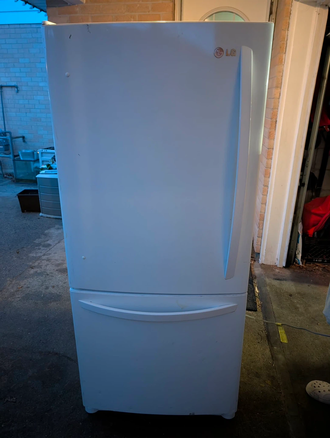 LG White Refrigerator -30inch - photo 3