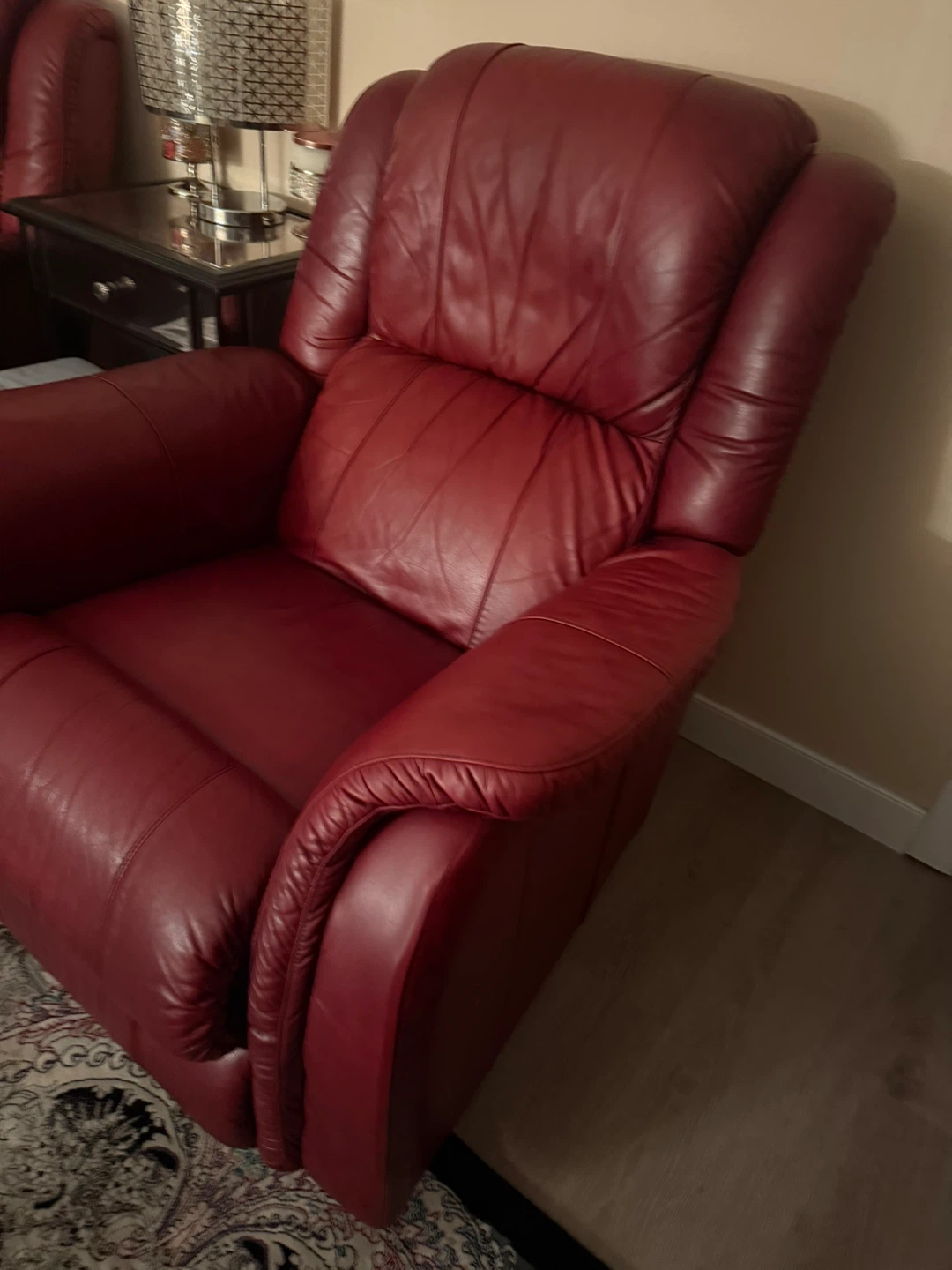 La-Z-Boy Recliner -  Leather - photo 4