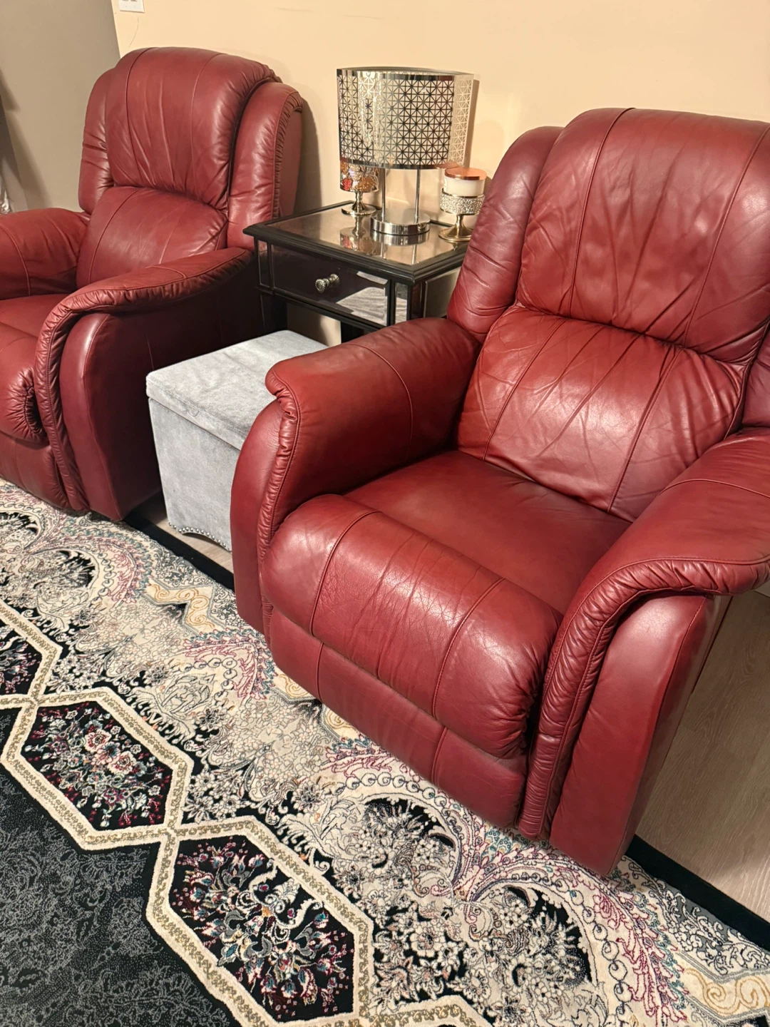 La-Z-Boy Recliner -  Leather - photo 3