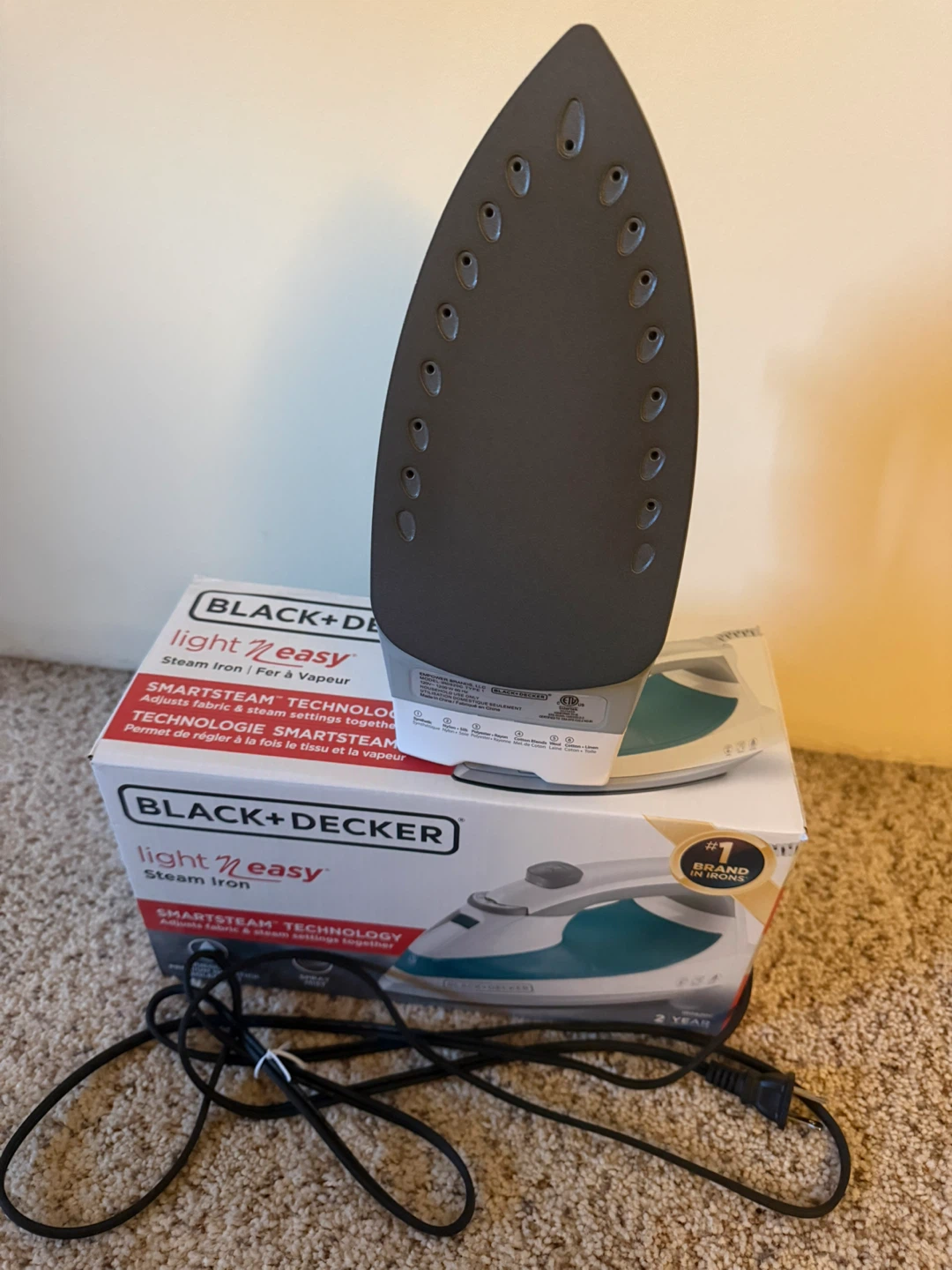 BLACK+DECKER Light 'n Easy Steam Iron - photo 2