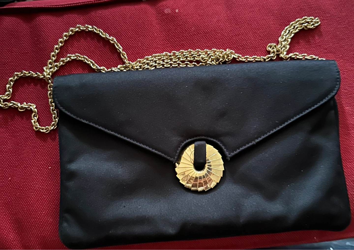 Black clutch purse with gold chain - photo 2
