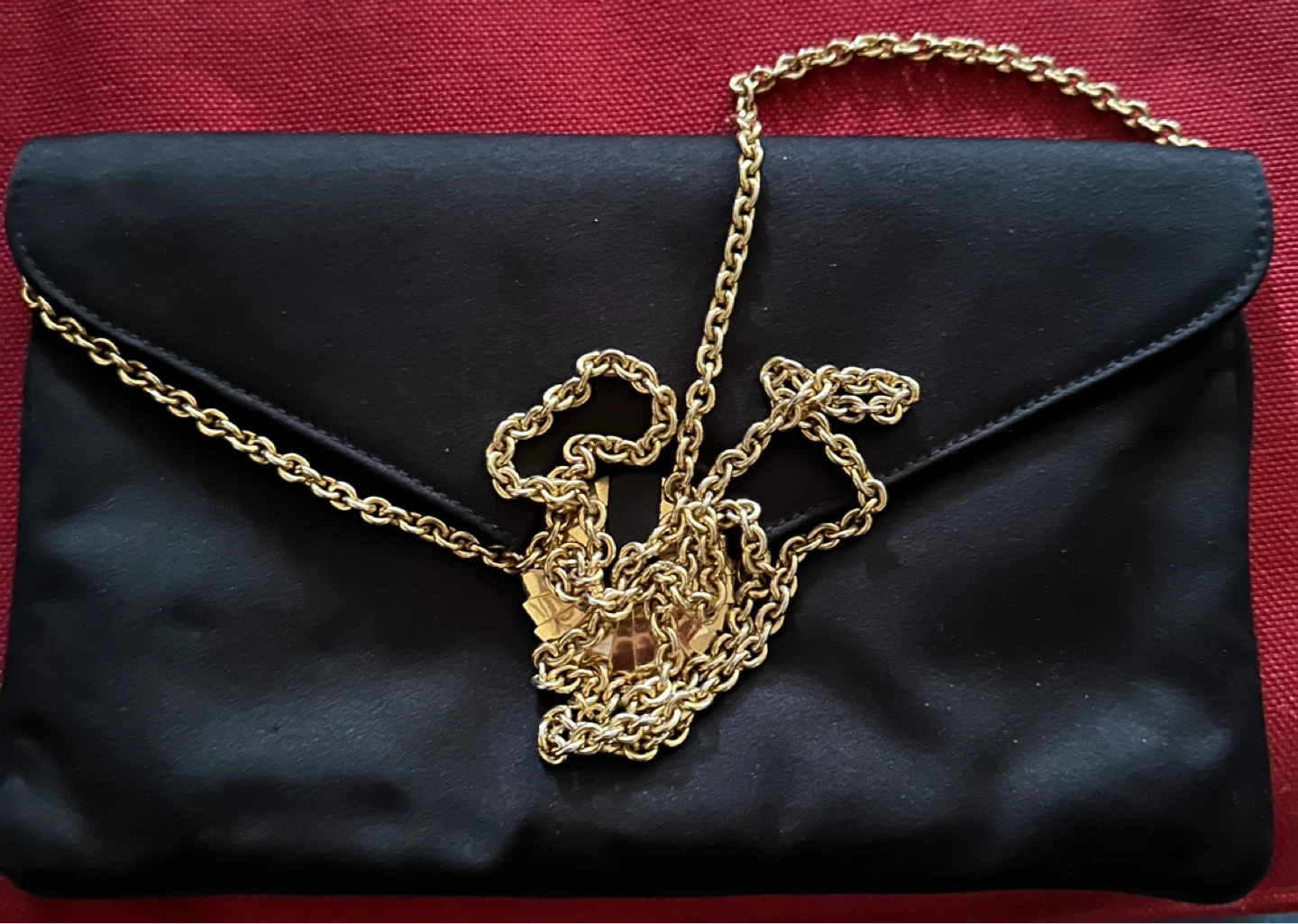 Black clutch purse with gold chain - photo 3