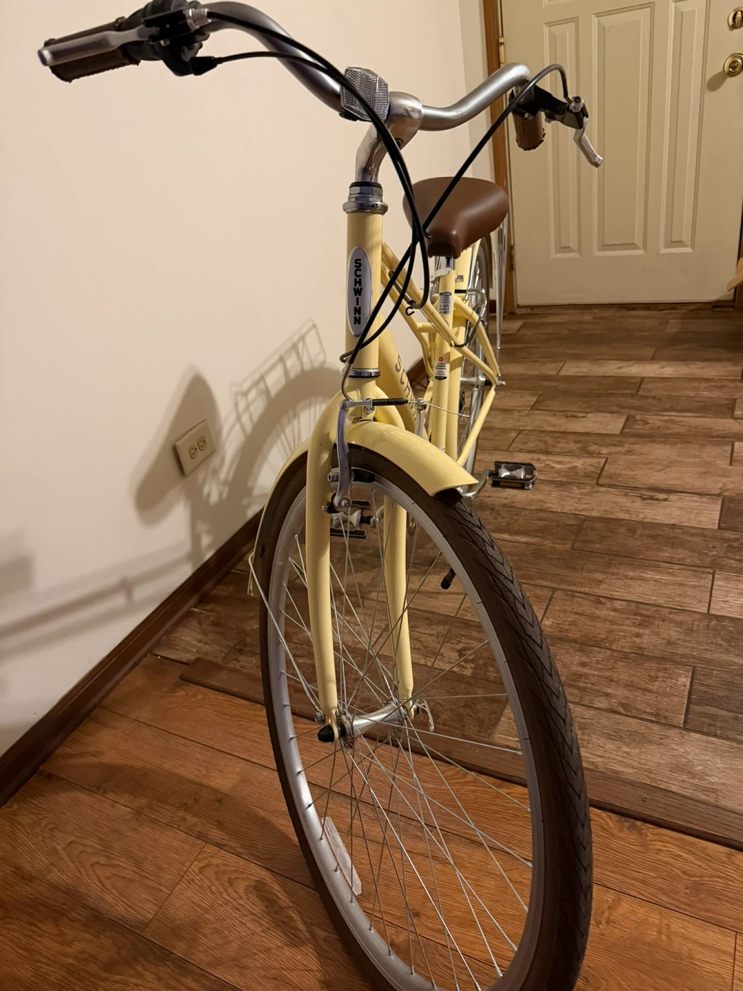 Schwinn Admiral Women's Cruiser Bike - Yellow - photo 2