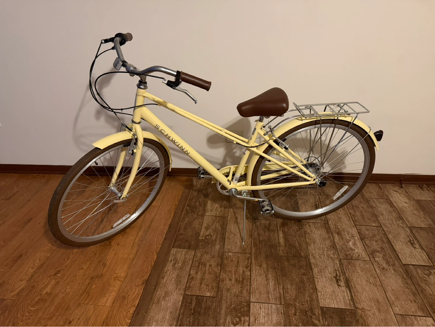 Schwinn Admiral Women's Cruiser Bike - Yellow