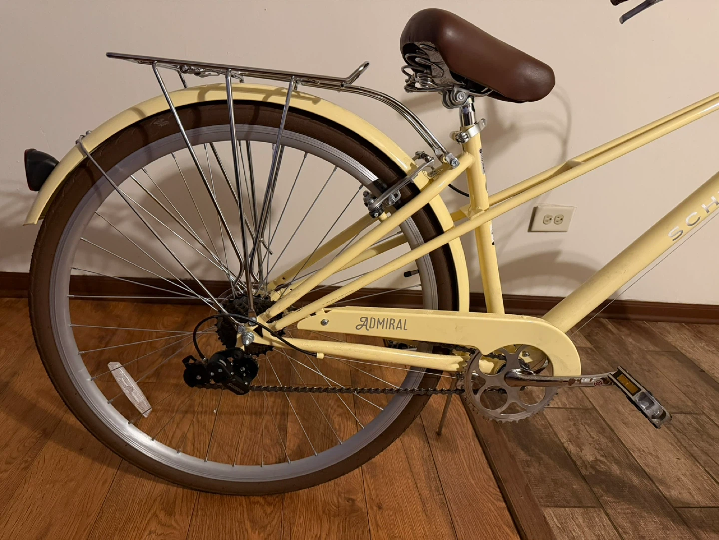 Schwinn Admiral Women's Cruiser Bike - Yellow - photo 4