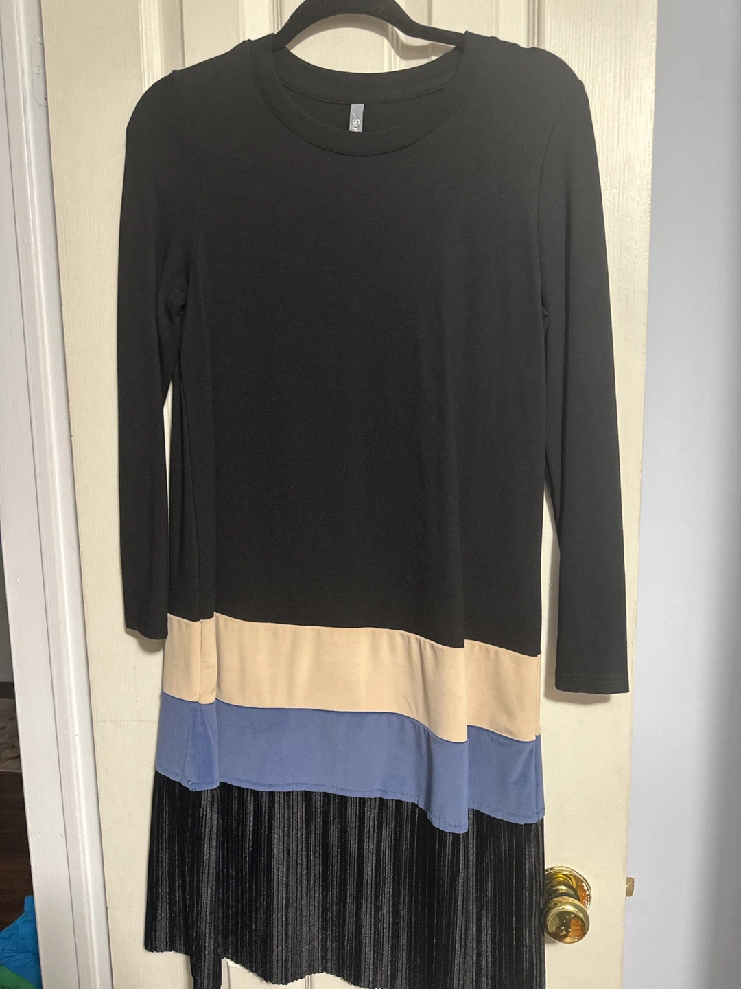 Colour-blocked long sleeve dress