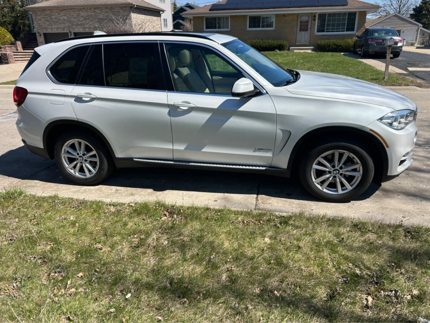 2015 White BMW X5 SUV