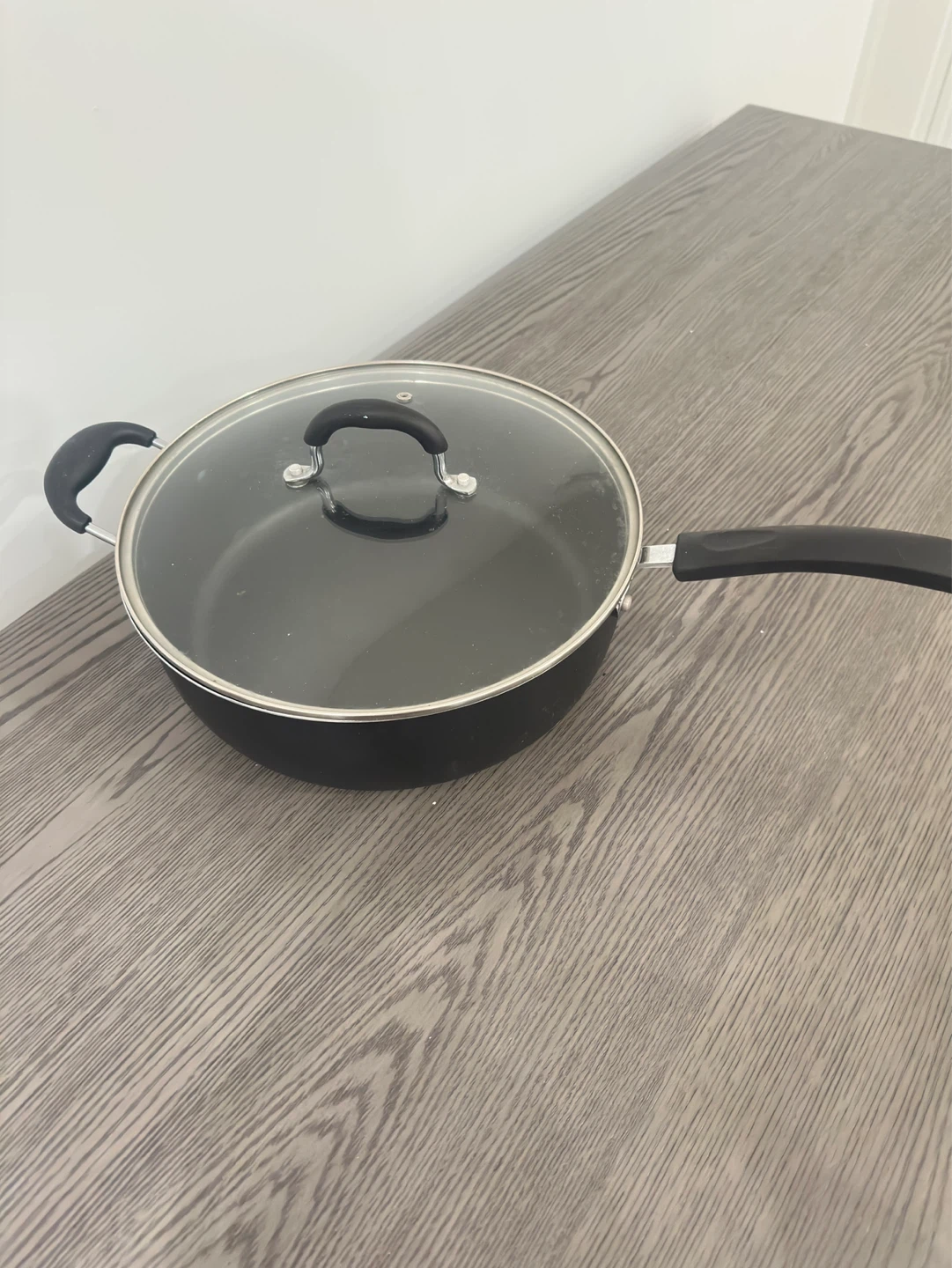 Black Frying Pan with Lid