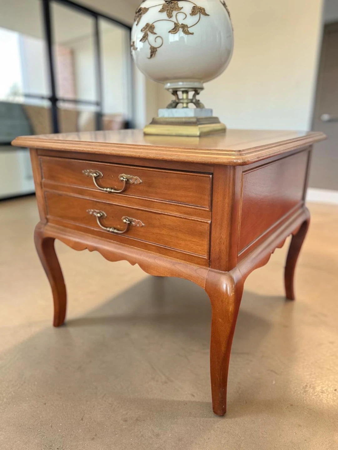 Two matching end tables - VINTAGE - photo 2