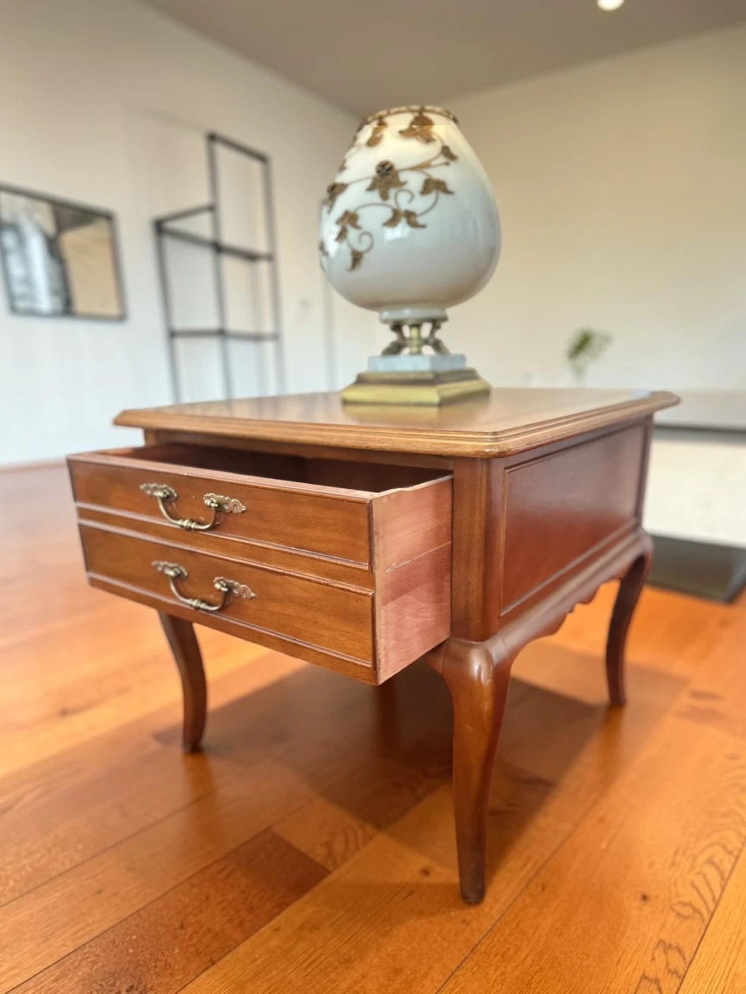 Two matching end tables - VINTAGE - photo 3
