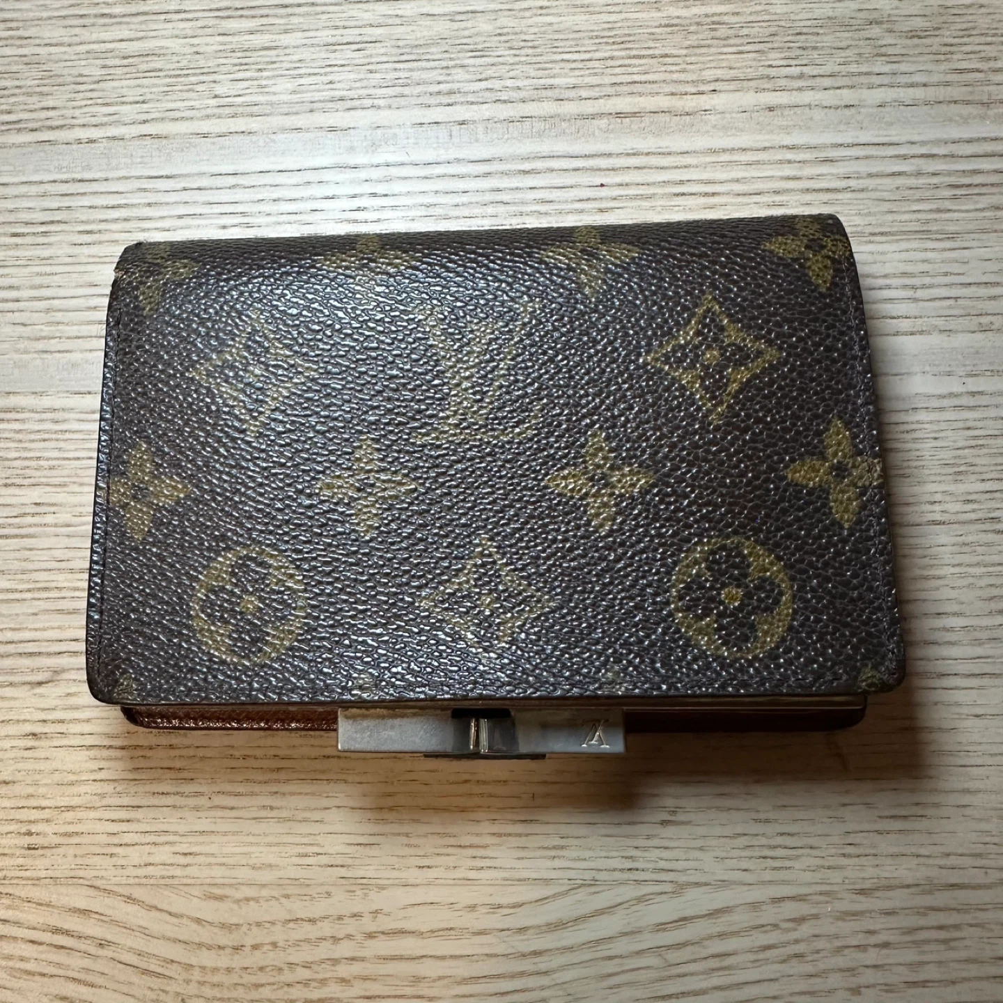 LOUIS VUITTON Kisslock Monogram Bifold Wallet