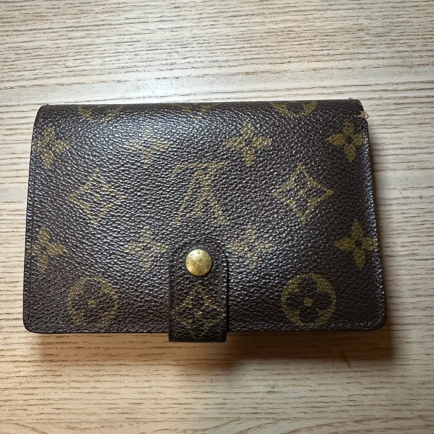 LOUIS VUITTON Kisslock Monogram Bifold Wallet - photo 3