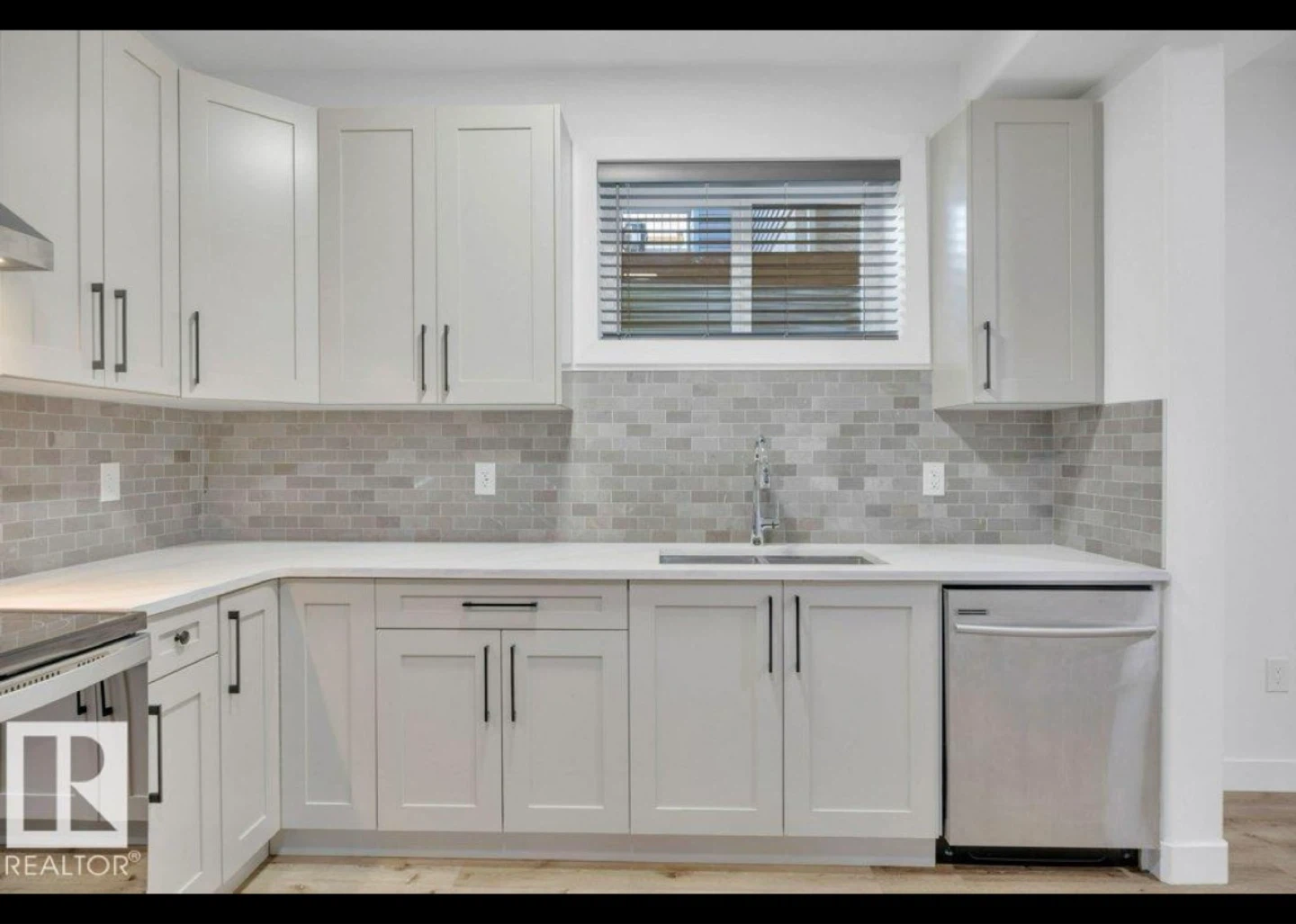 2 bed 1 bath Legal Basement Suite - photo 4