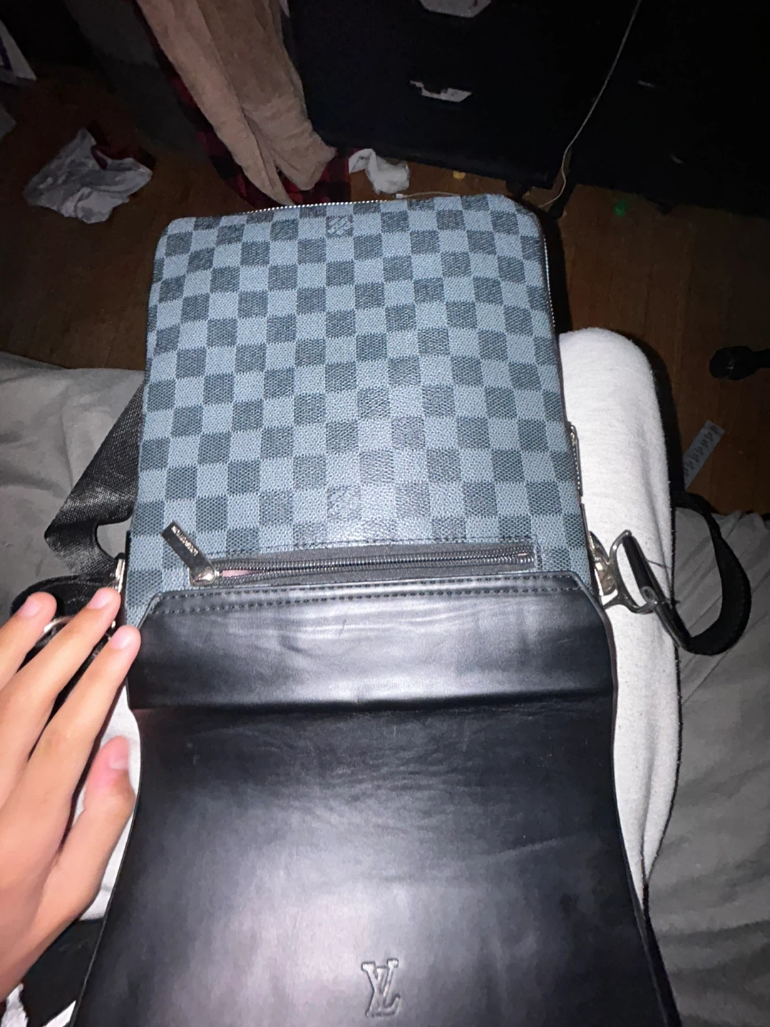 Louis Vuitton Damier Graphite Messenger Bag - photo 2