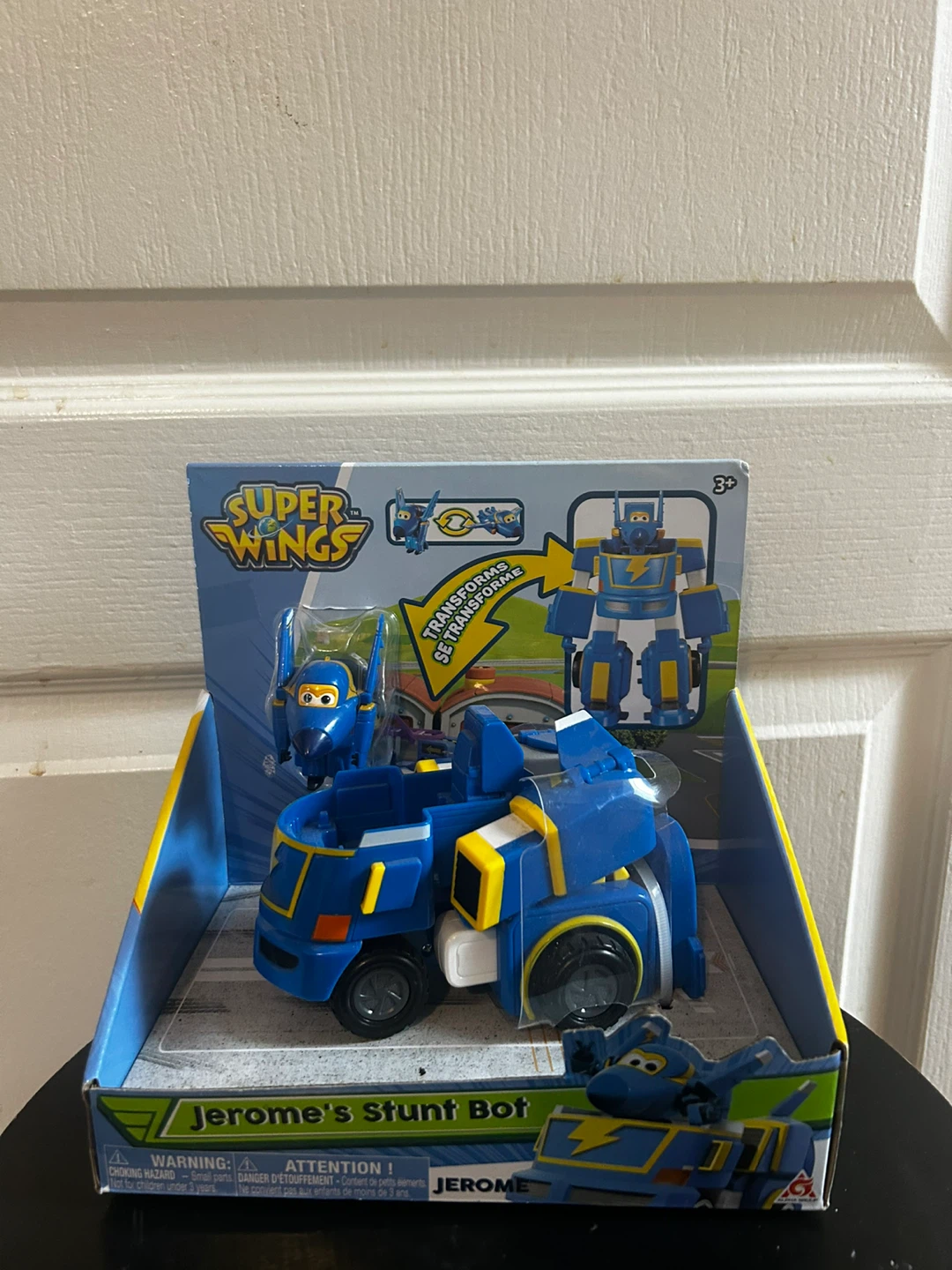Super Wings Jerome's Stunt Bot Transforming Toy