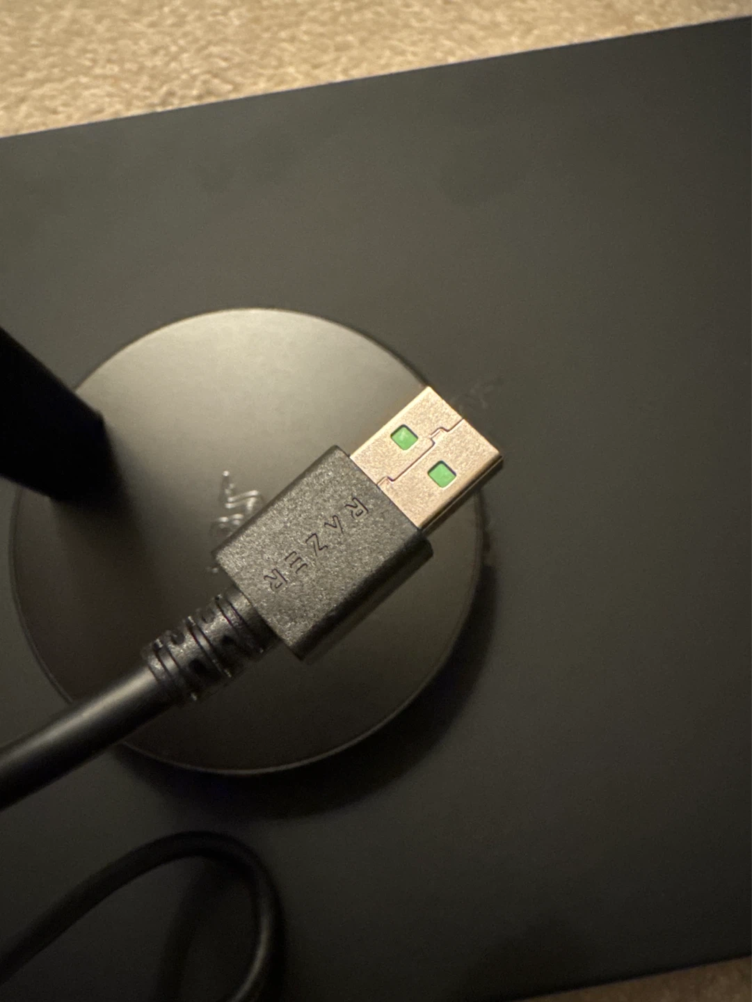 Razer Base Station V2 Chroma - photo 3