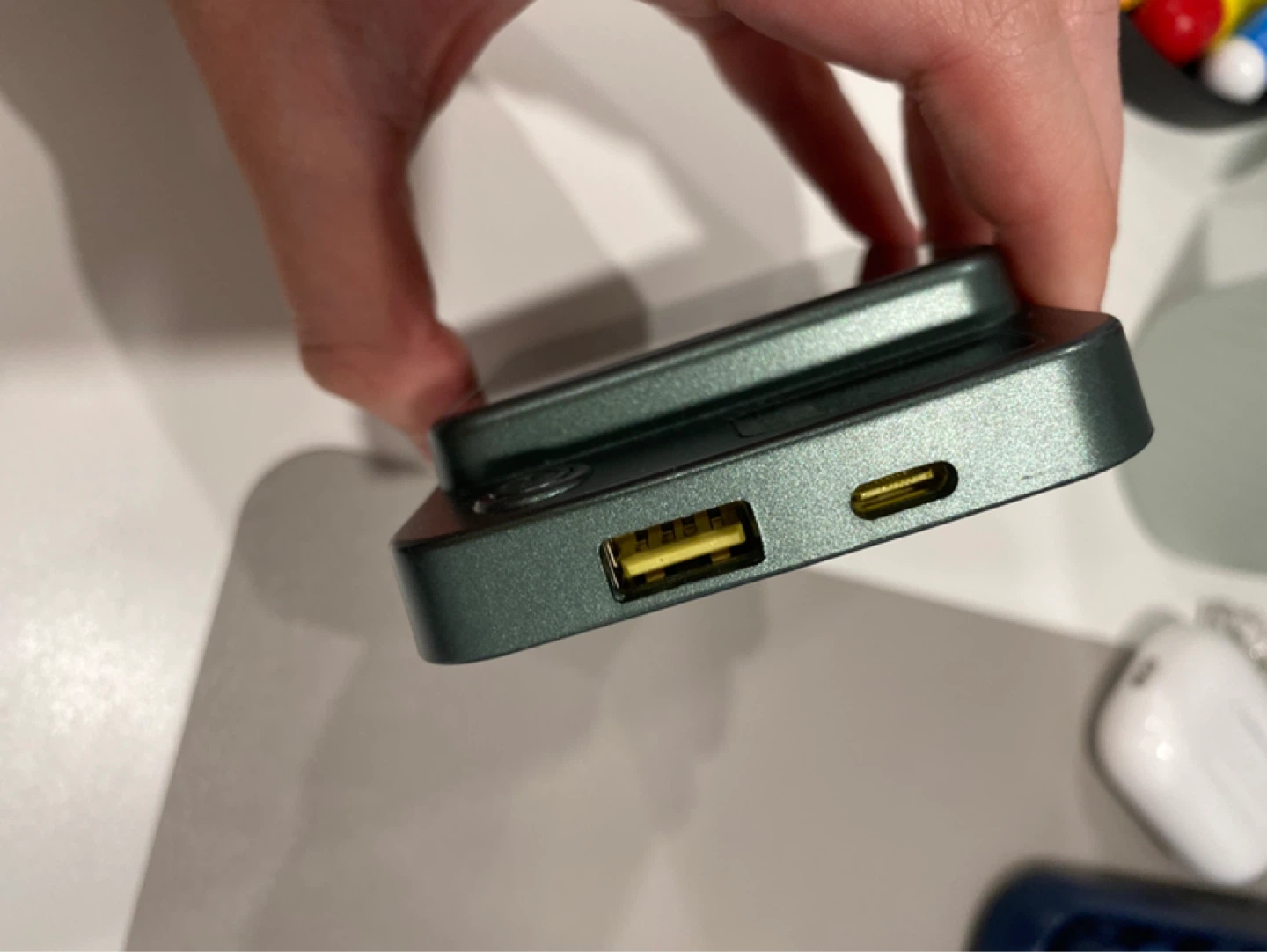 Wireless MagSafe + wired Portable Power Bank 22.5W Fast Charging - photo 3