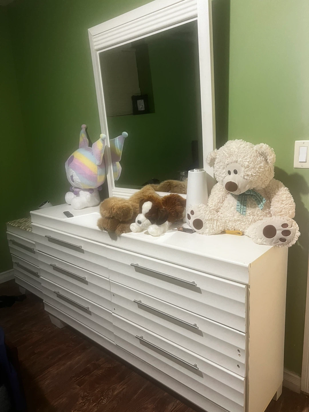 White dresser with mirror - photo 3