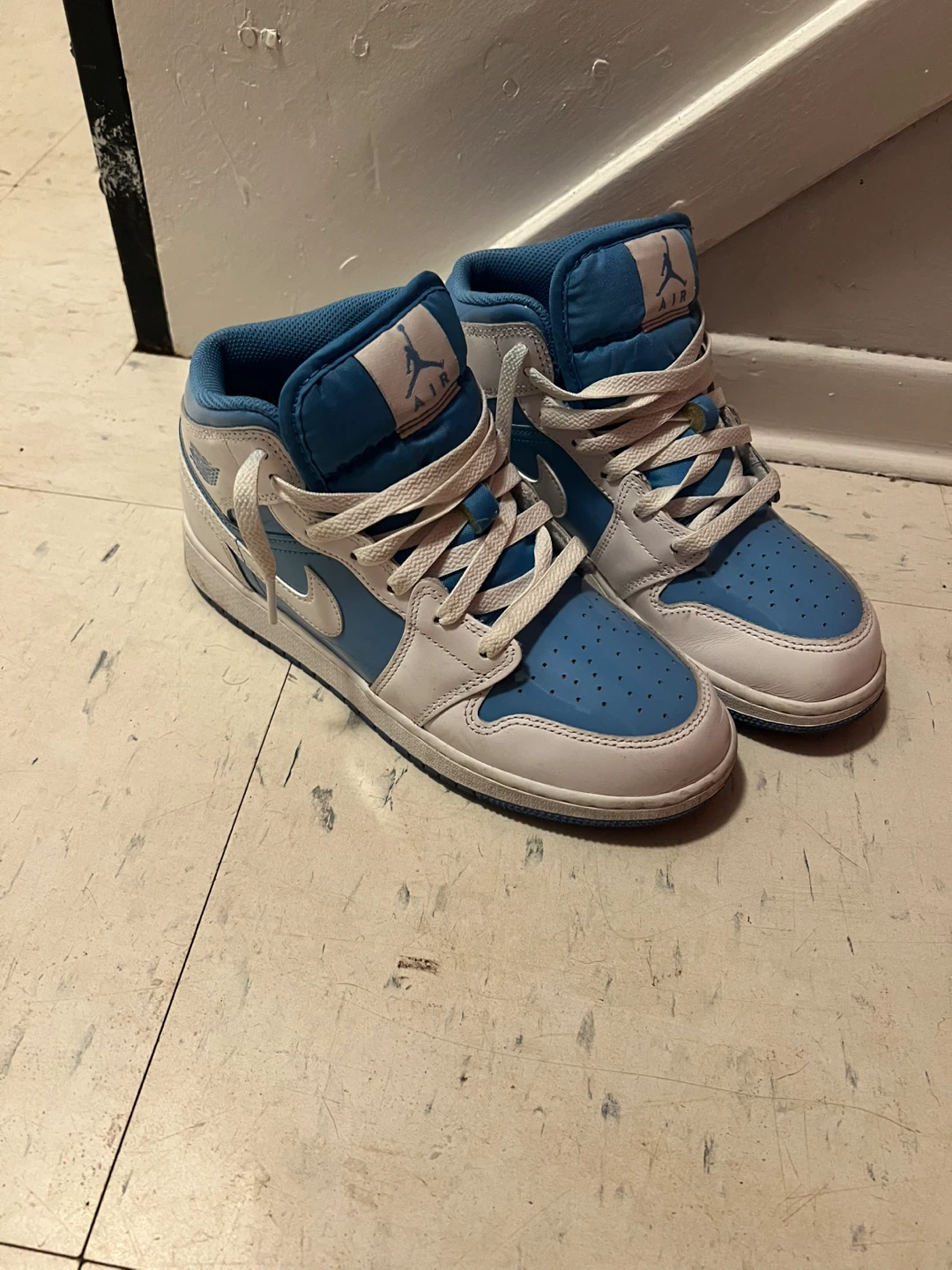 Air Jordan 1 Mid SE 'University Blue' - photo 3