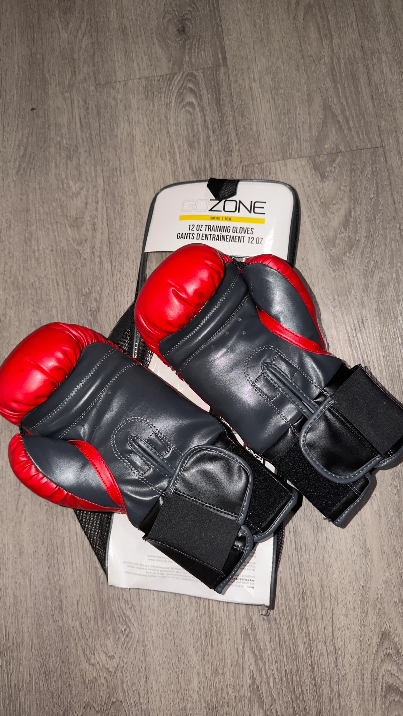GO ZONE 12 oz Training Gloves Brand New