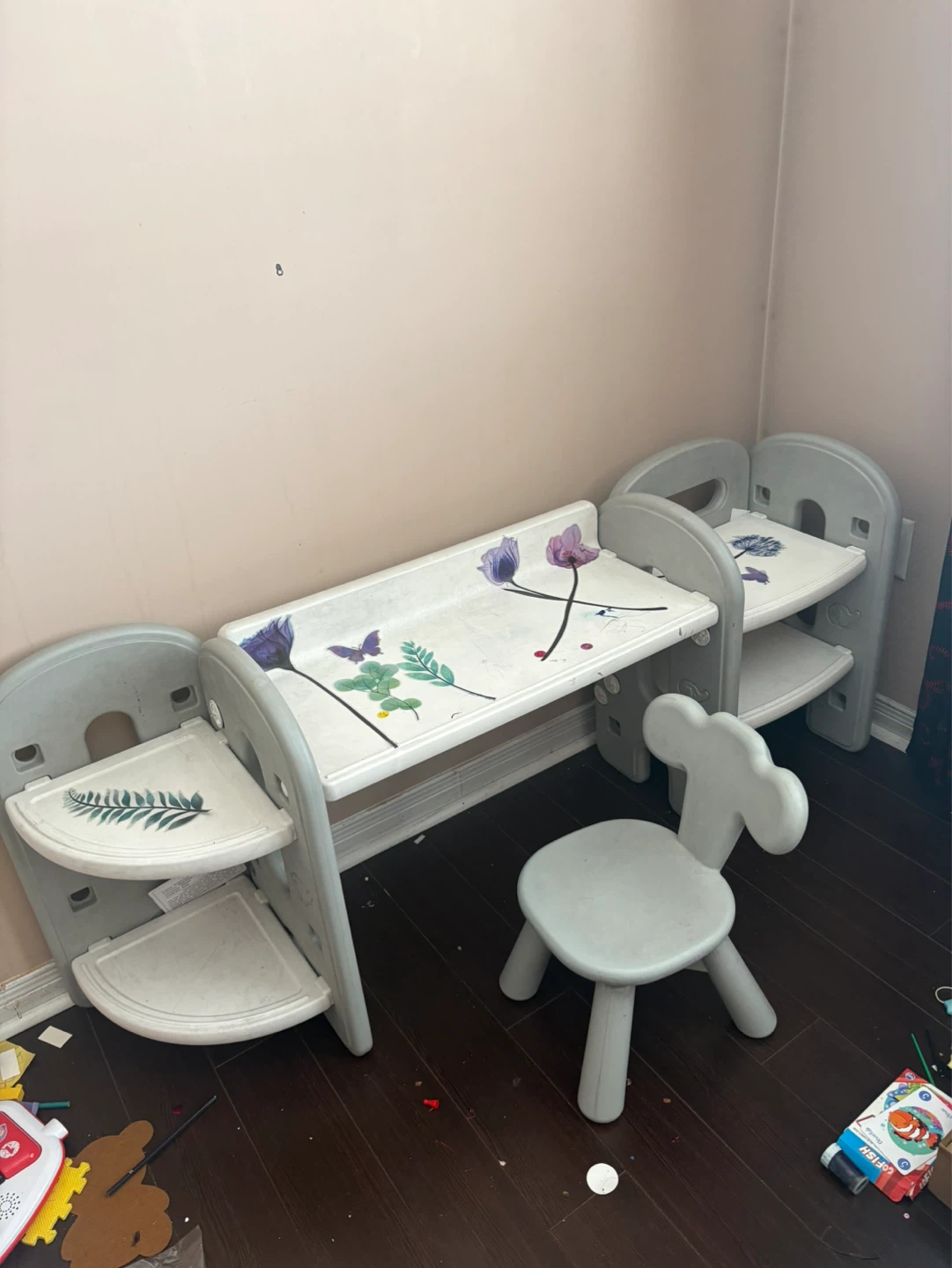 Kids Desk and Chair Set