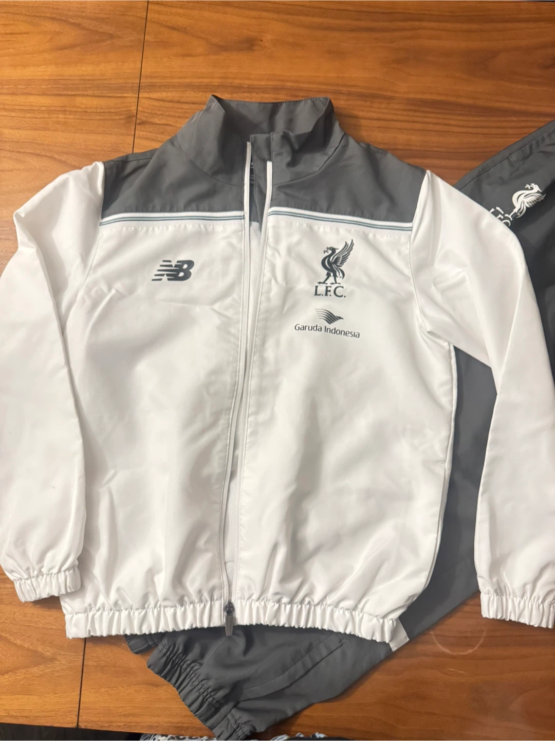 New Balance Liverpool FC Tracksuit Youth Size 146 - photo 3