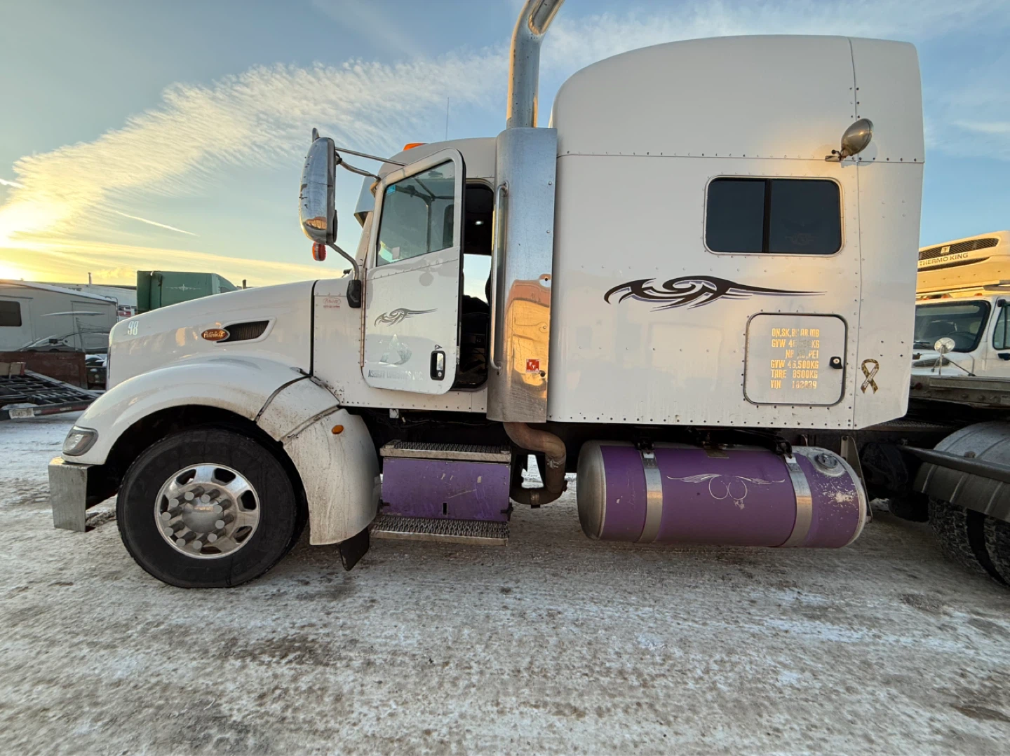 Peterbilt Semi Truck - photo 3