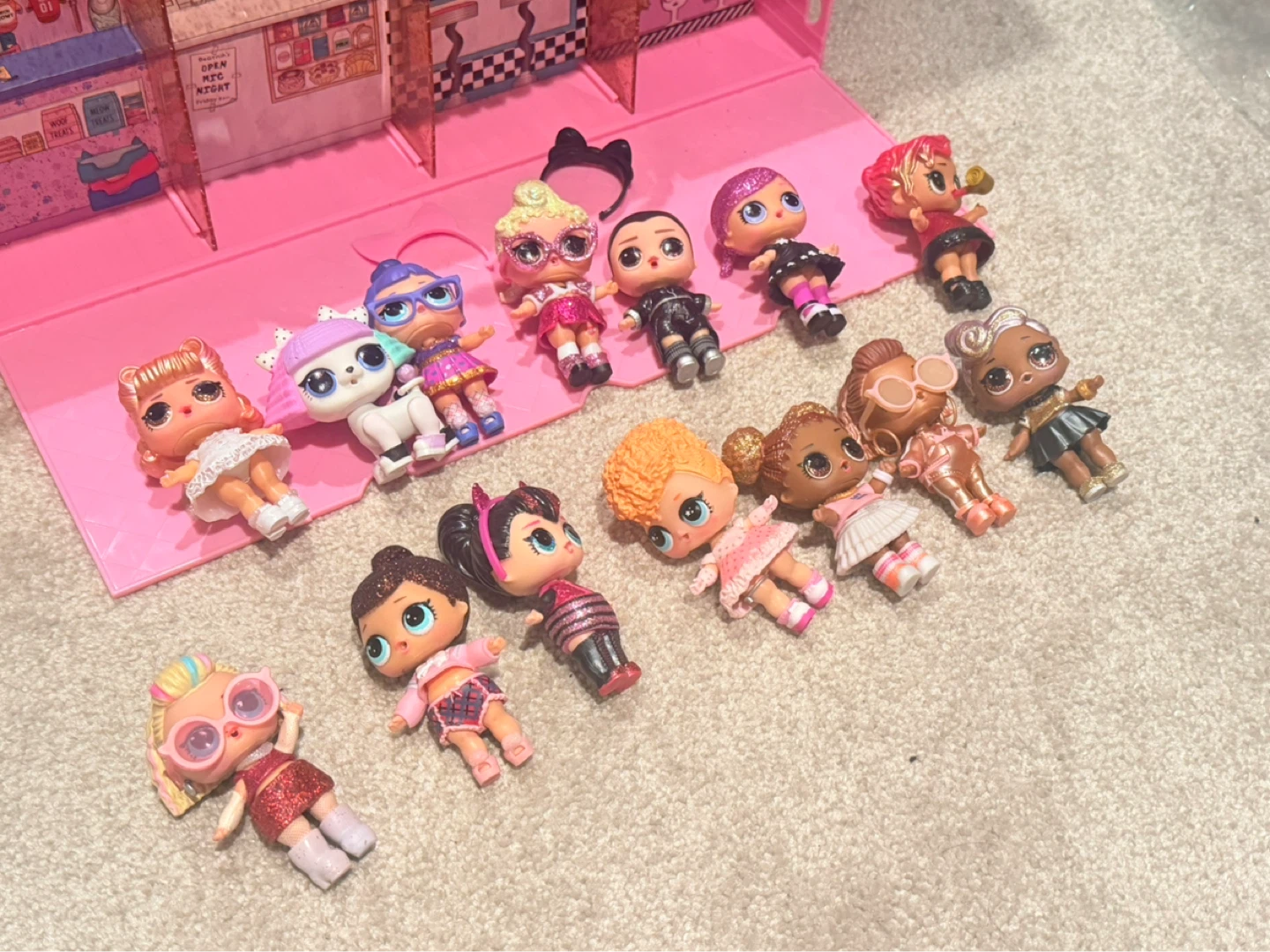 LOL Surprise Pop-Up Store with 14 Dolls