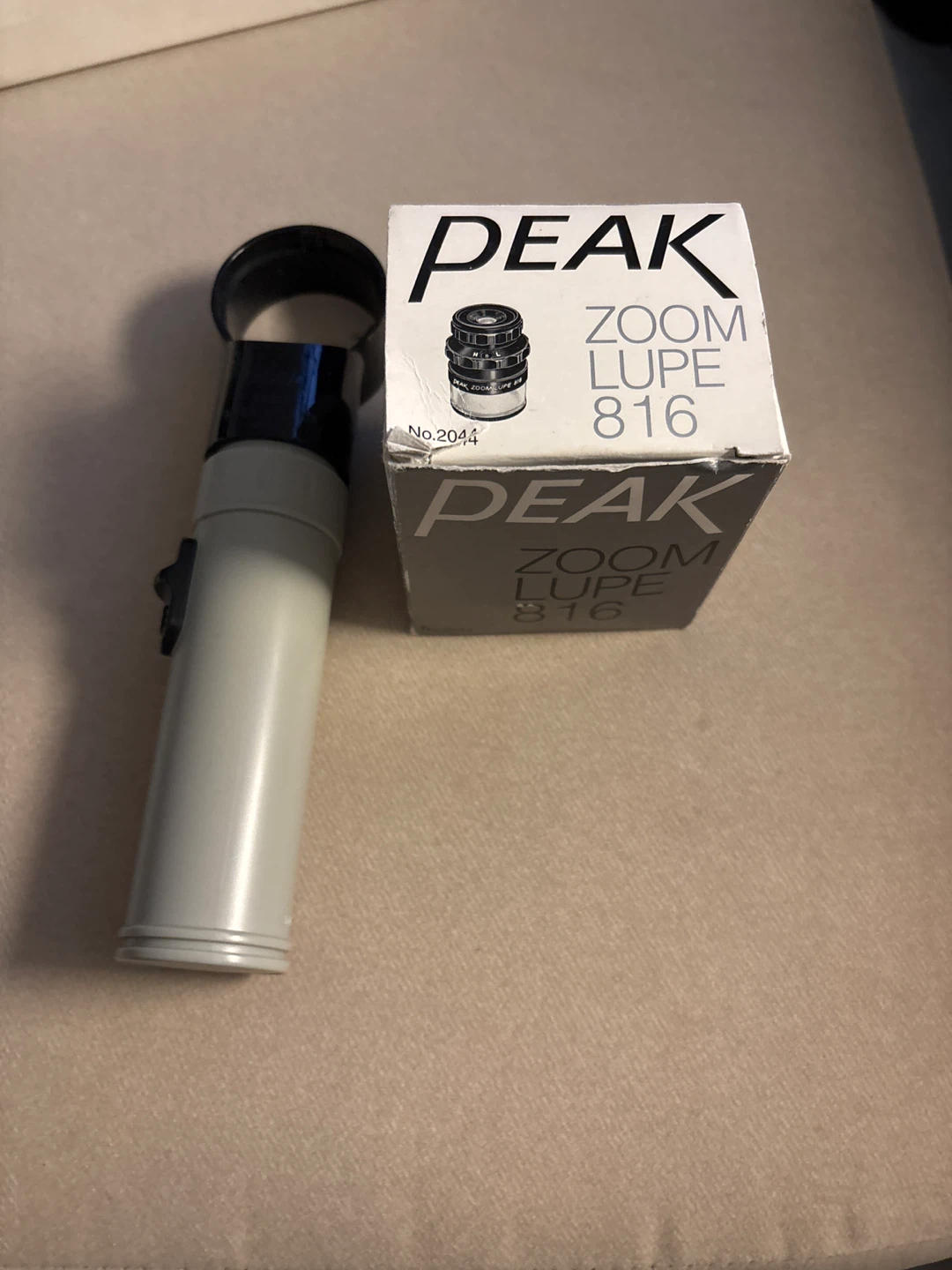 PEAK Zoom Lupe 816 Magnifier plus Light Holder