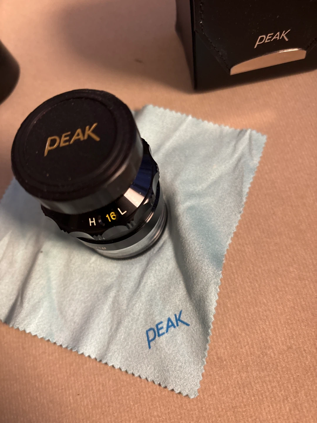 PEAK Zoom Lupe 816 Magnifier plus Light Holder - photo 3