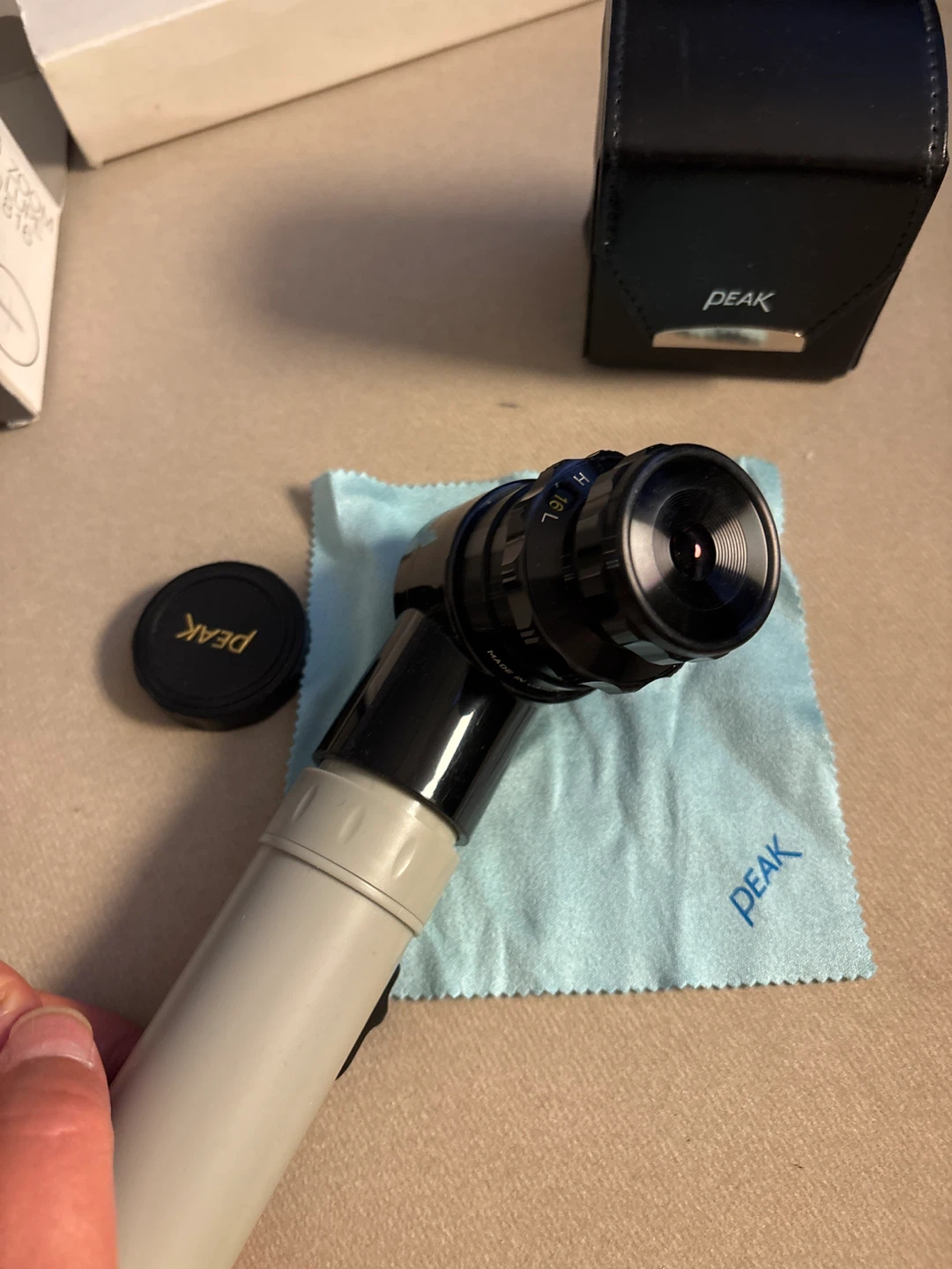 PEAK Zoom Lupe 816 Magnifier plus Light Holder - photo 4