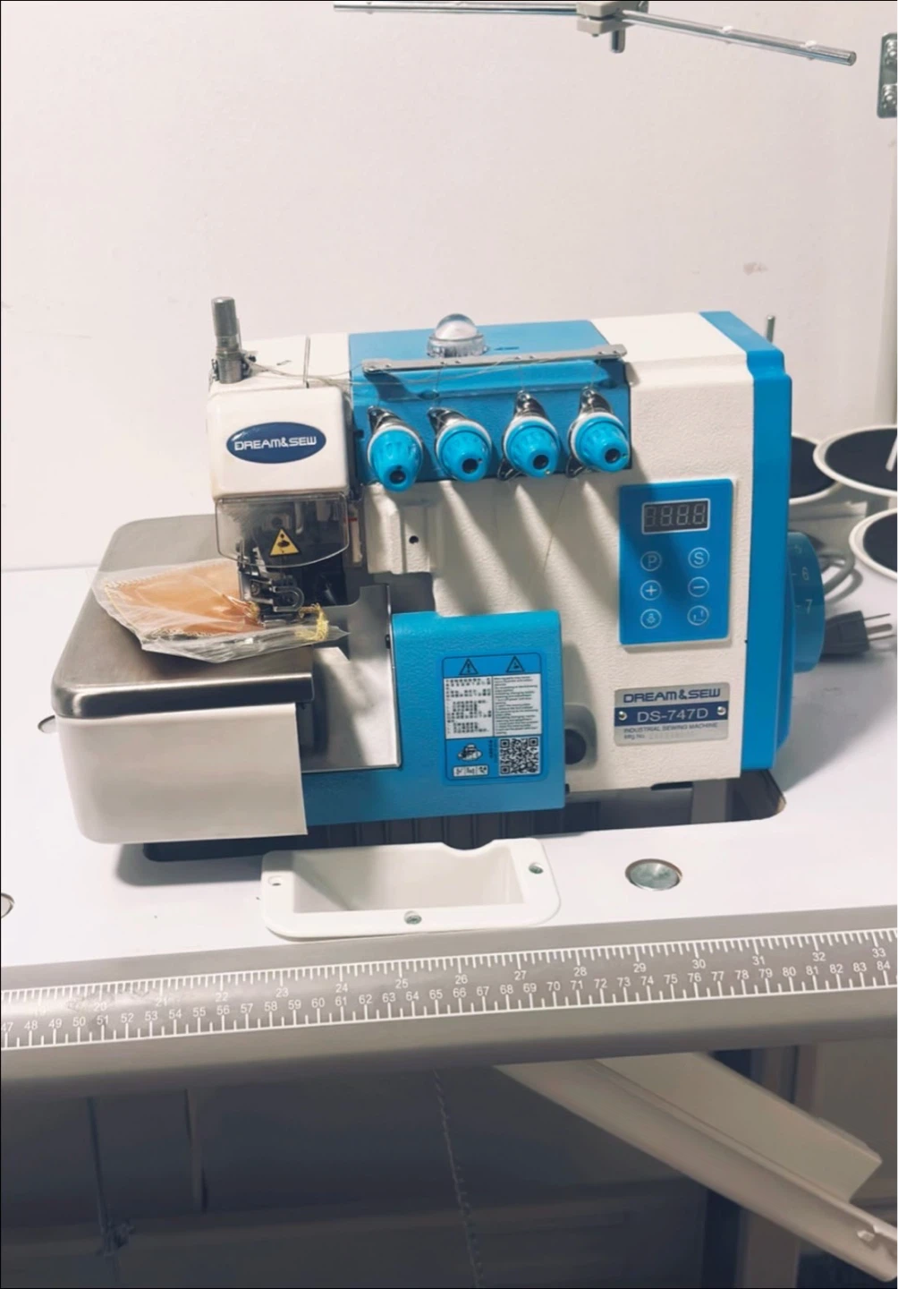 Dreamsew DS-747D Industrial Overlock Sewing Machine - photo 2
