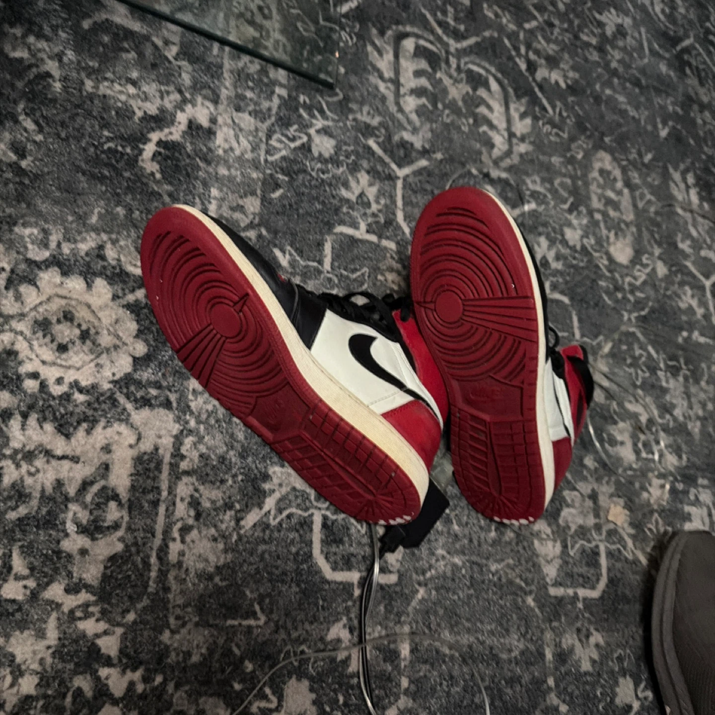 Air Jordan 1 Retro High  size 7y Juniors Shoes - photo 3