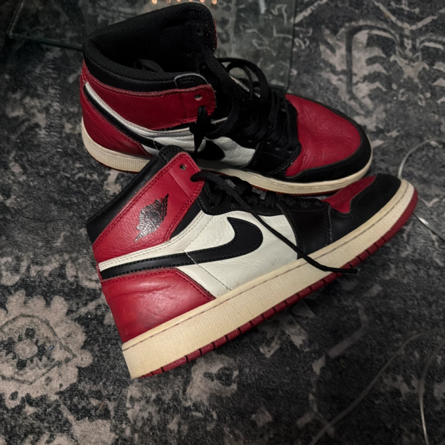 Air Jordan 1 Retro High  size 7y Juniors Shoes